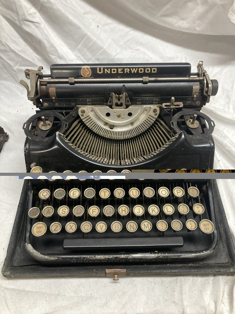 Black Underwood Portable W/case