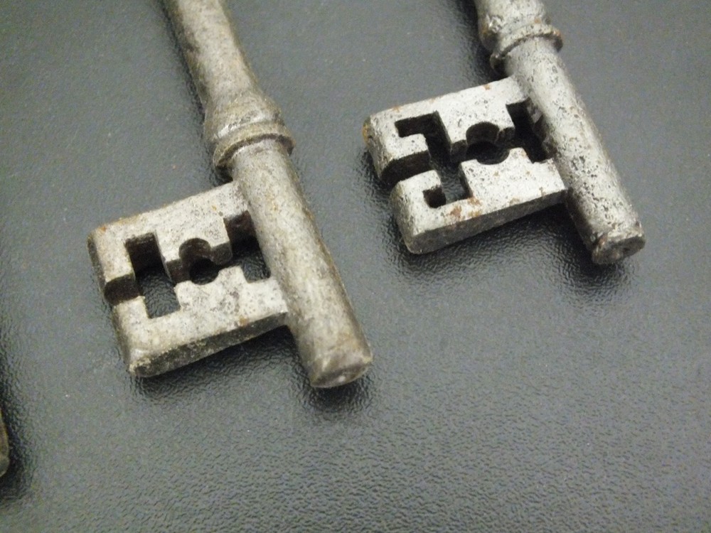 EIGHT ANTIQUE IRON WARDED KEYS .