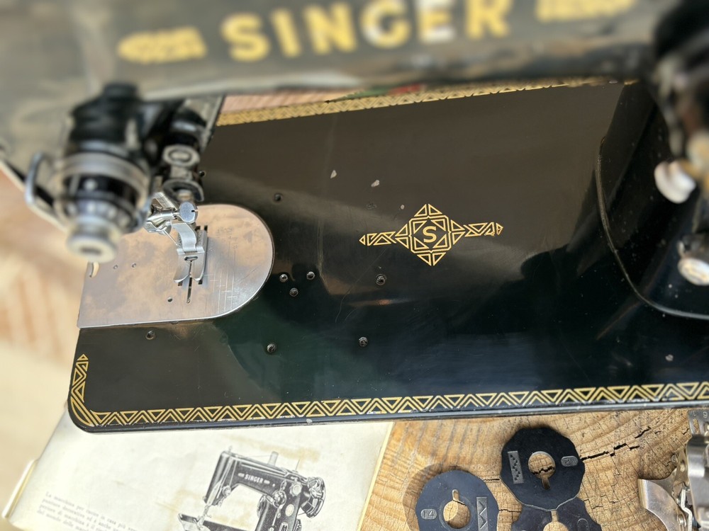 SINGER 306 sewing Machine