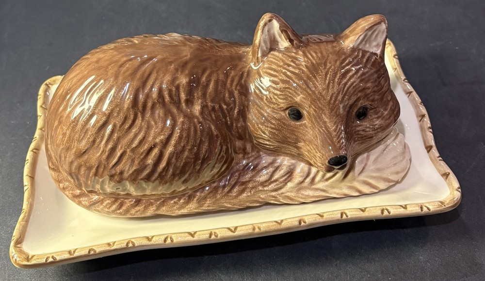 CRACKER BARREL CERAMIC FOX  BUTTER DISH~8.5” x 5”~CUTE!