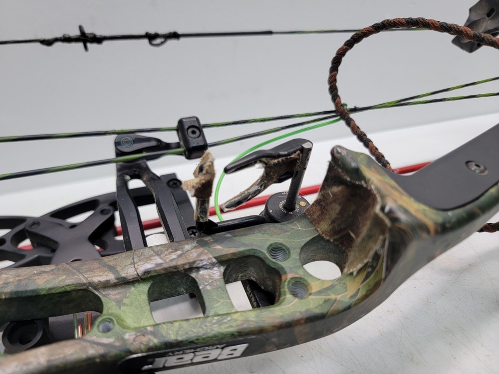 Bear Archery Moment RH Compound Bow 27" 70lbs Draw