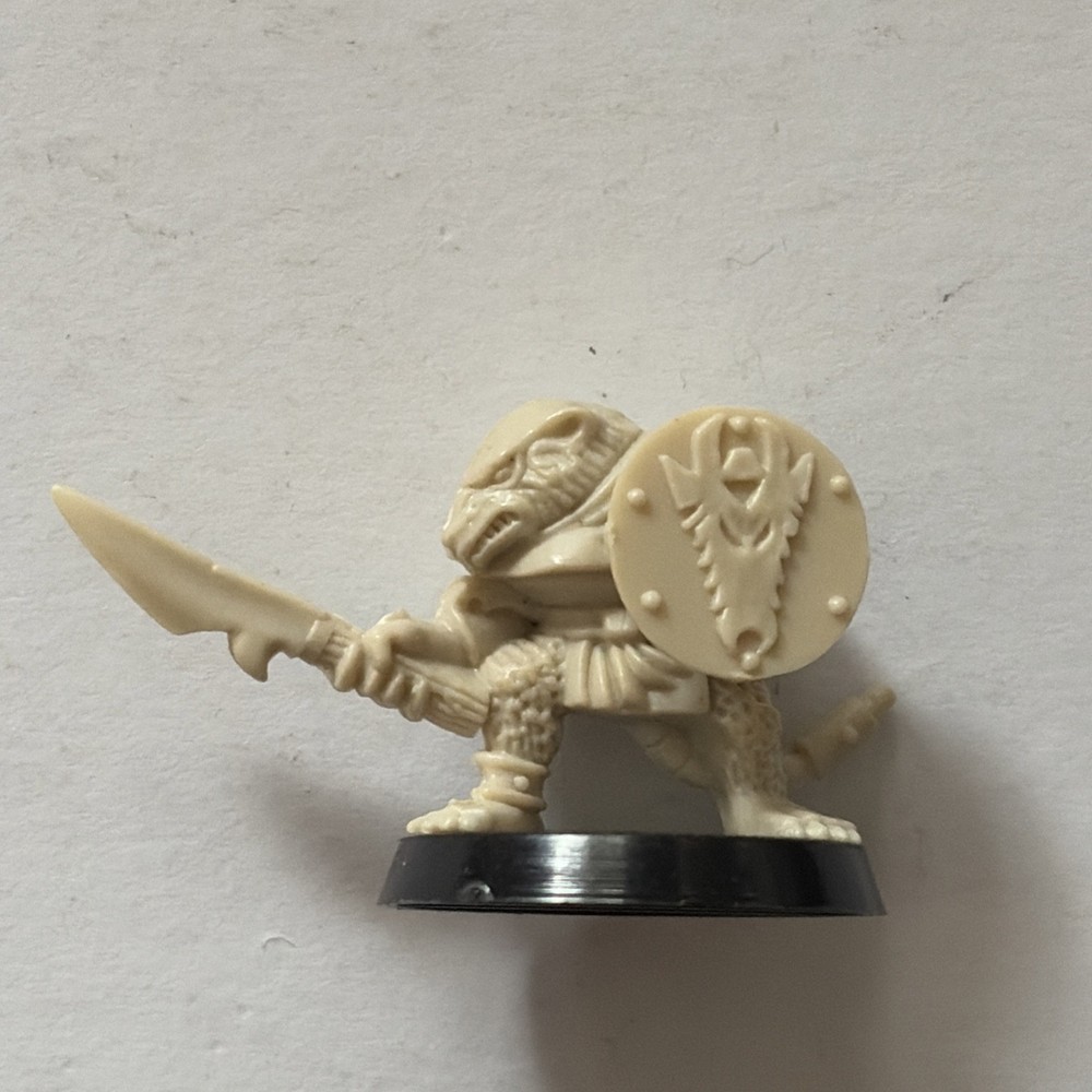 Advanced Heroquest figure Skaven (D) With Shield