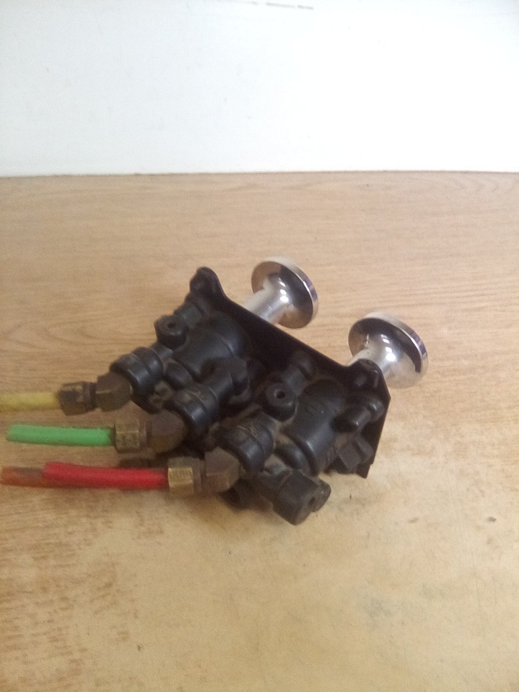 Peterbilt 379/Bendix 5001230 Air Brake Valve