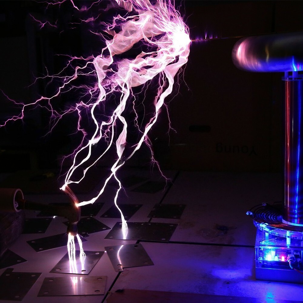 DRSSTC Tesla Coil DIY. Musical sparks. Science project.