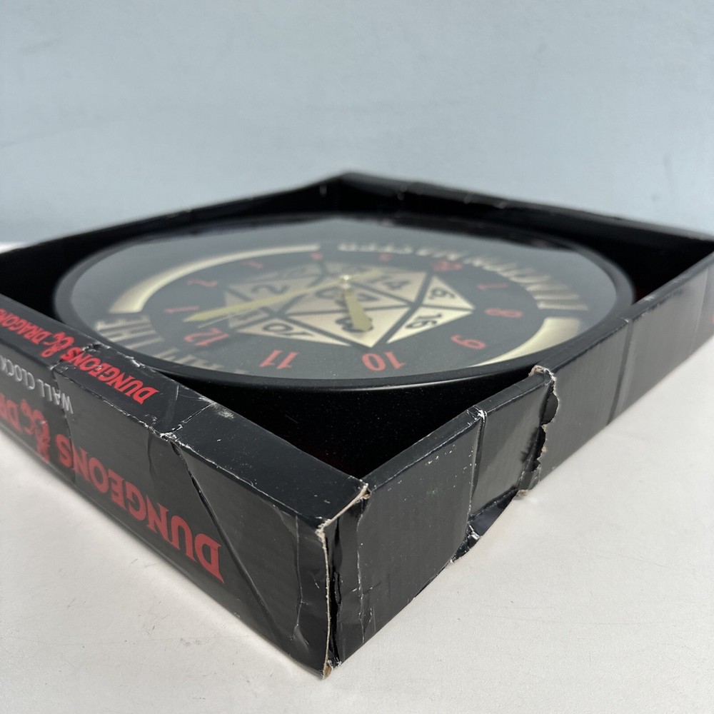 Dungeons & Dragons Dungeon Master Clock NEW Box distressed/light scratches frame