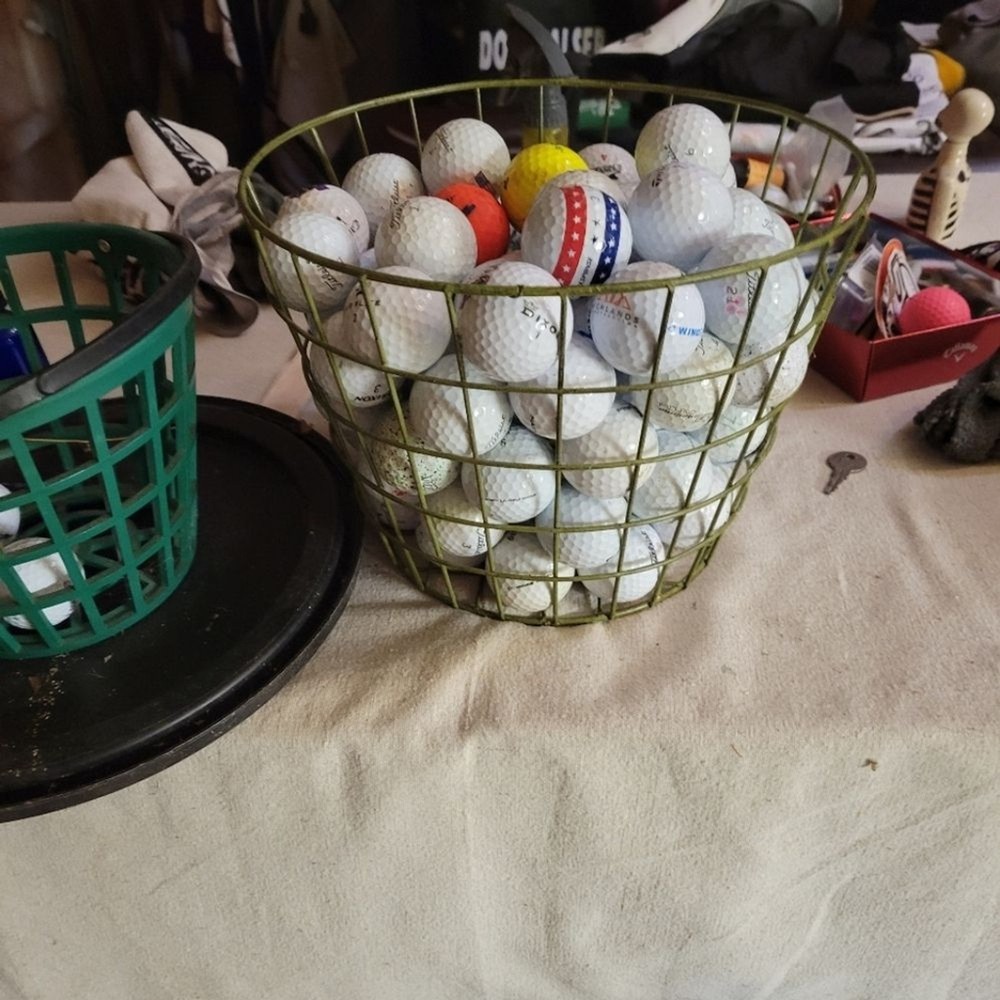 Assorted Golf Balls 100 Count Pre-owned HIT-AWAY