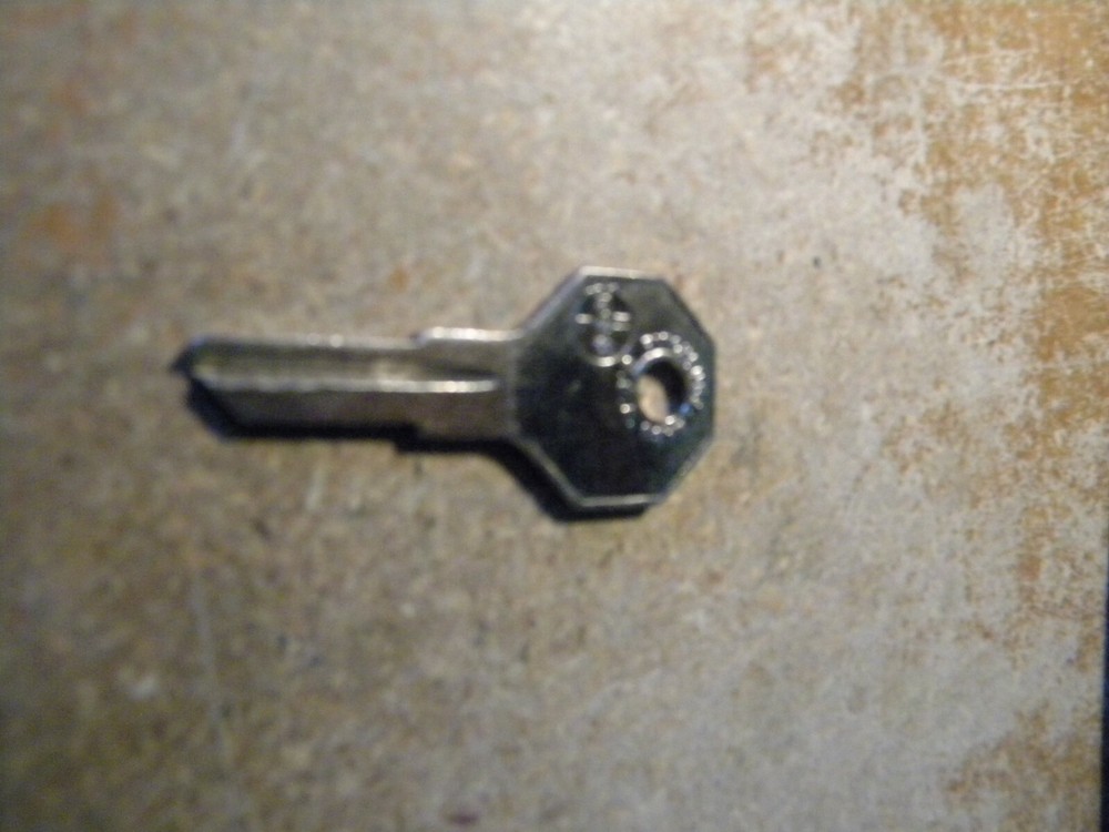 Ilco key blank for HL1098