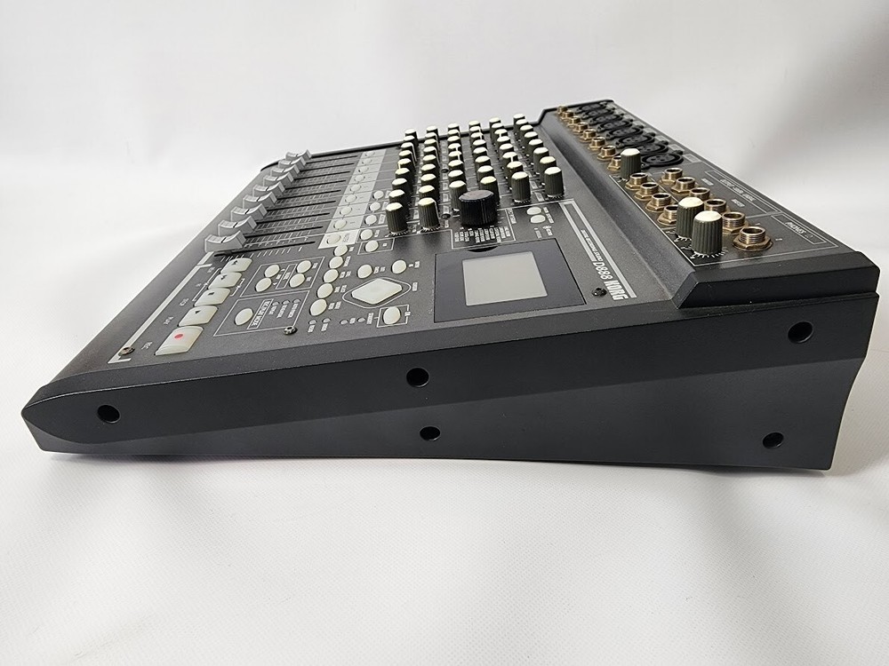 KORG D888 Digital Recording Studio Multi Track Recorder