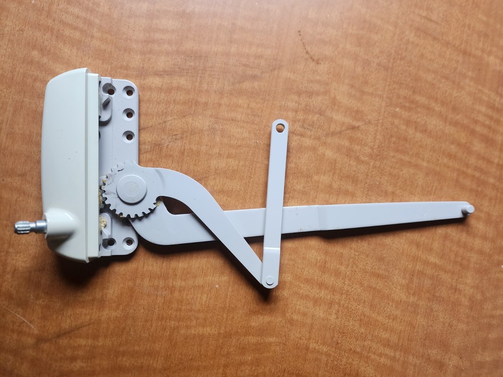 Dual Arm Truth Operator / Left Hand / Color Beige / Silver Pin