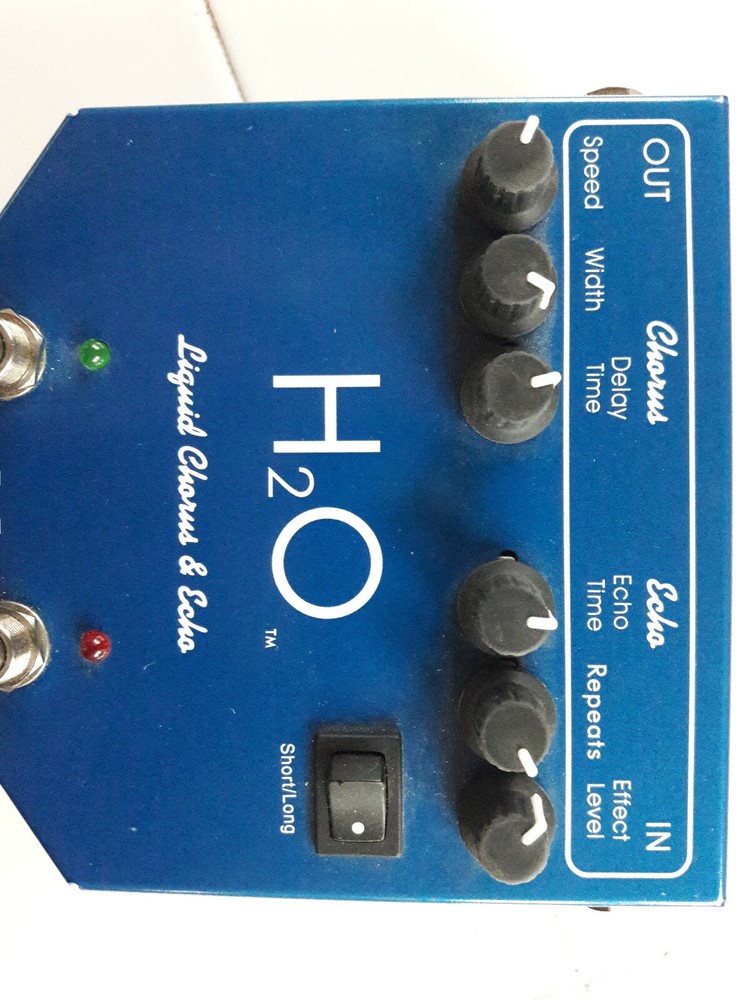 Visual Sound H2O Chorus and Echo / Delay Version 1 Effects Pedal