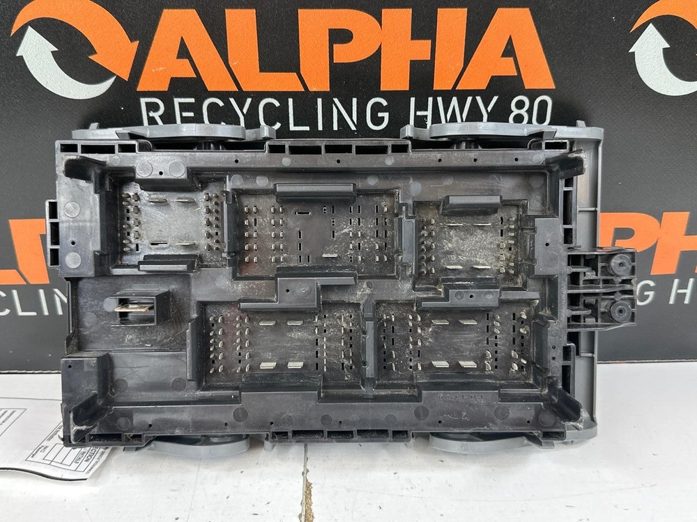 Engine Fuse Box GMC YUKON XL 1500 10
