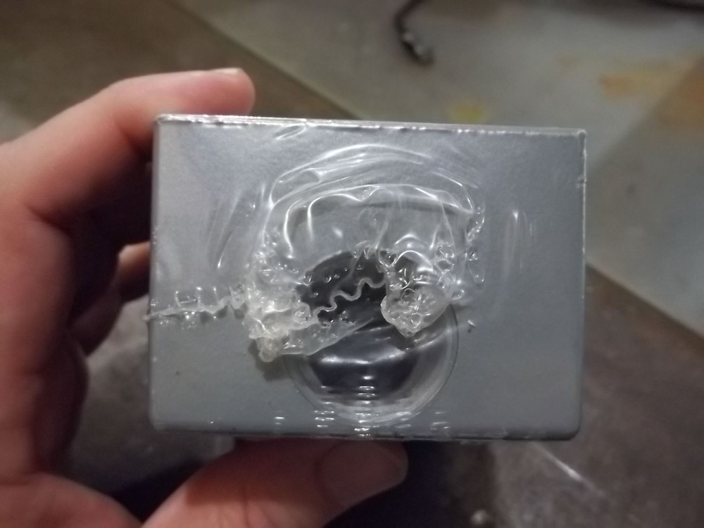 NEW IN PKG RED DOT IH3-2-LM OUTLET BOX 3/4" THREE-HOLE SILVER (DR4A2)