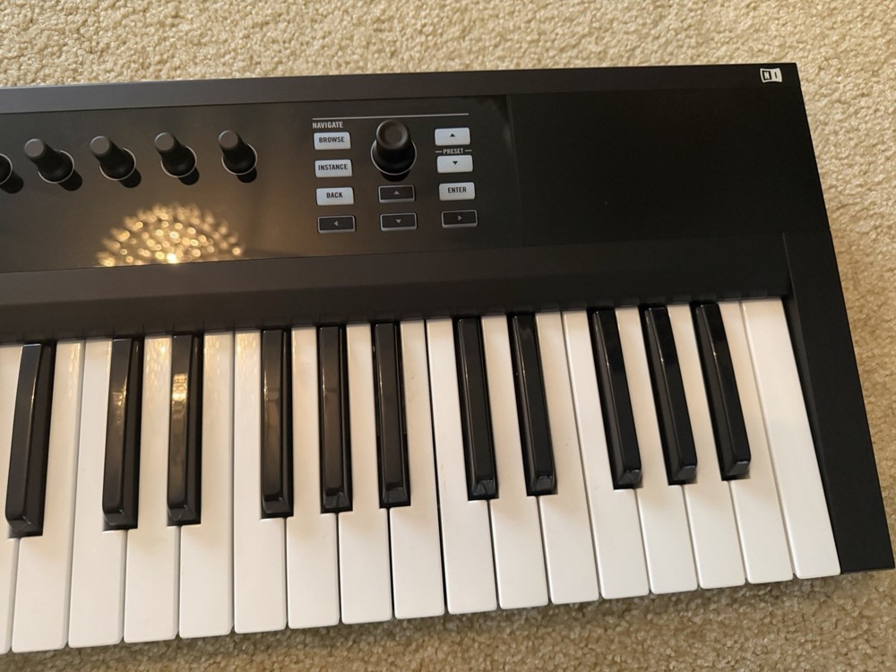 Native Instruments Komplete Kontrol S49 Mk1 Controller Keyboard