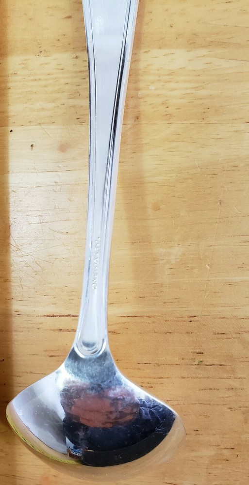 VINTAGE ONEIDA LTD SIMPLE NICE SILVERPLATED SAUCE LADLE