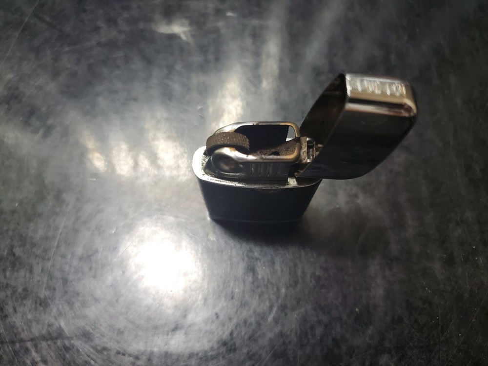 Vintage Ronson Black Leather Veraflame Lighter