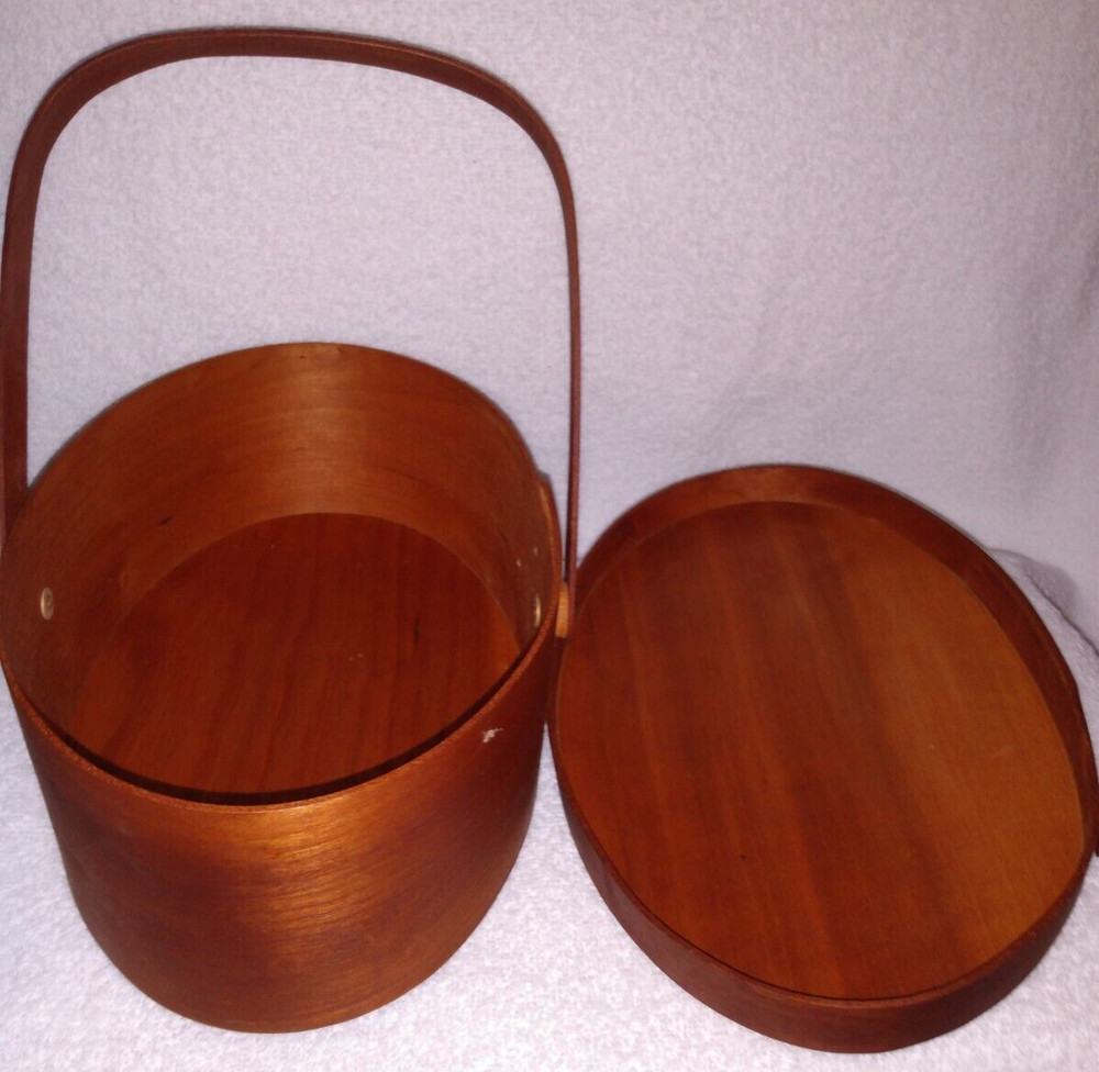 Primitive Wood Shaker Style Basket W/Lid