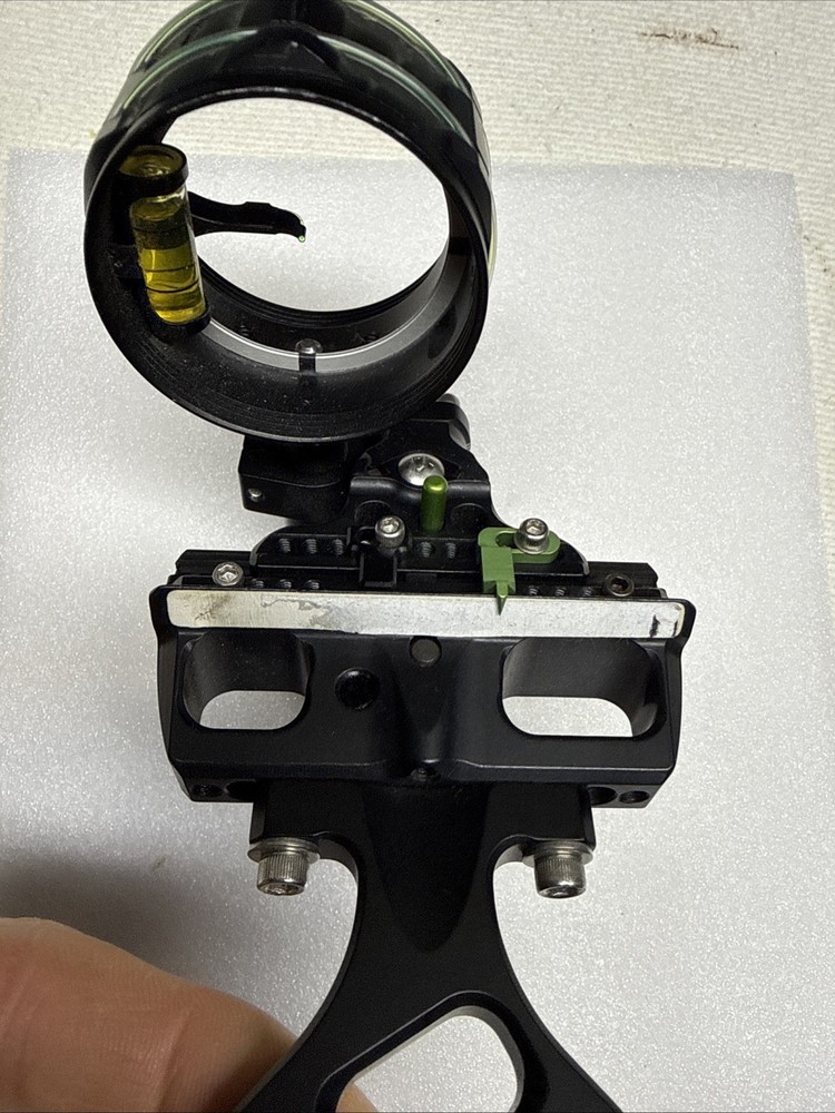 AXCEL AccuHunter Slider Bow Sight / AV Hunter