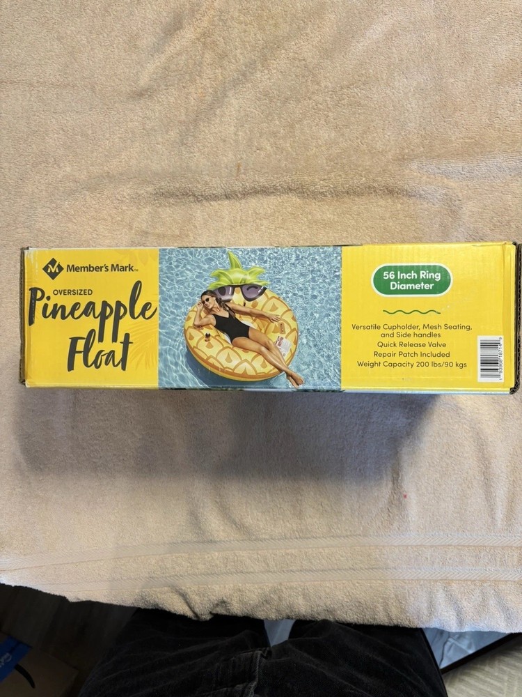 Member’s Mark Oversized, Pineapple Float Weight Capacity 200 lbs.72inX56inX13.￼￼