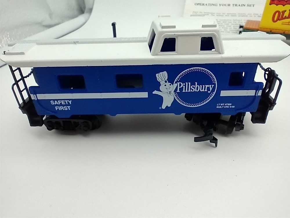 Pillsbury Express HO Scale Thunderbolt Limited Electric Train Set
