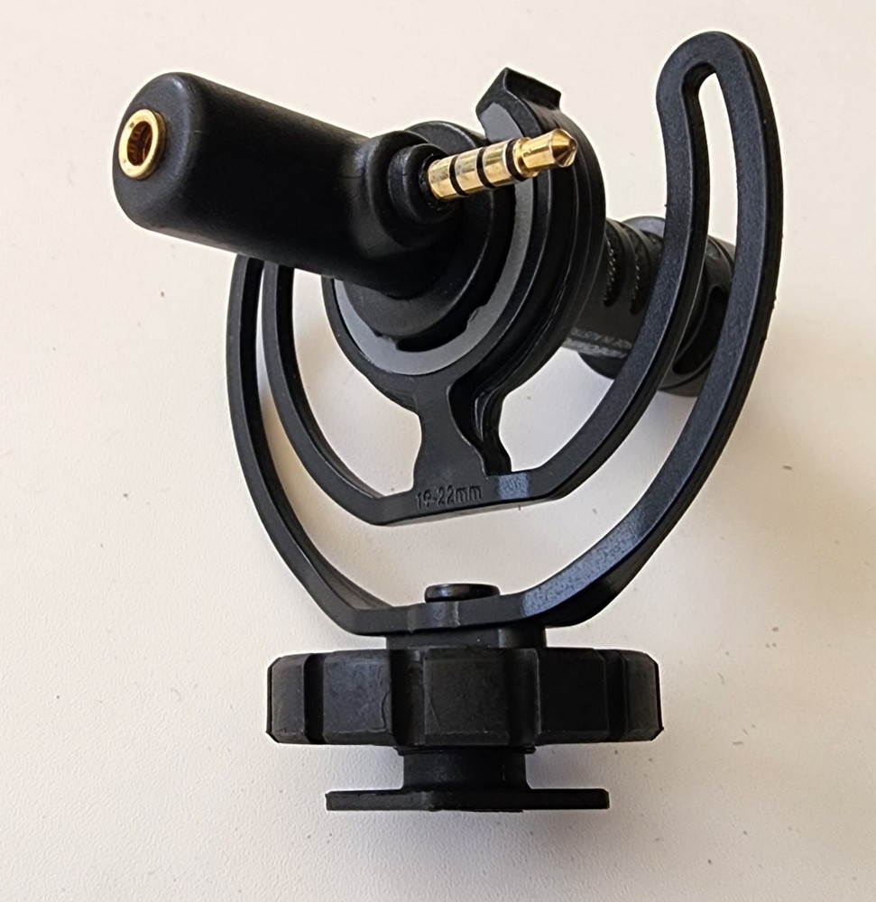 Rode VideoMicro Compact On Camera Microphone include gimble mount quick release