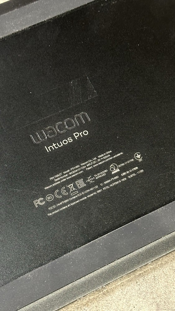 Wacom PTH660 Intuos Pro Graphic Tablet