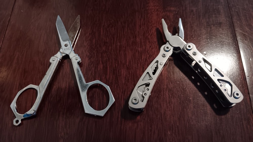 MINI MULTI TOOLS (CAMPING, EDC, JUST IN CASE.)