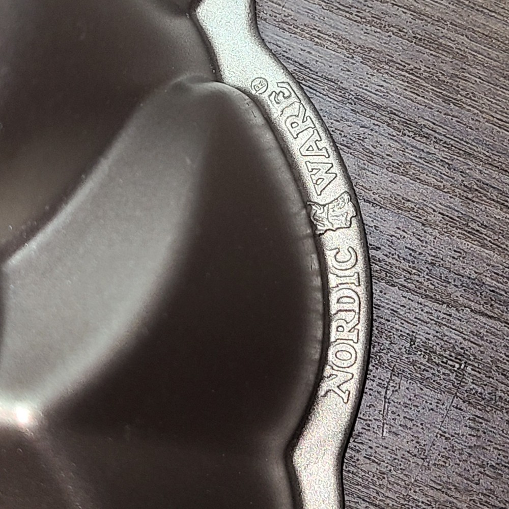 Nordic Ware Magnolia Bundt Pan EUC