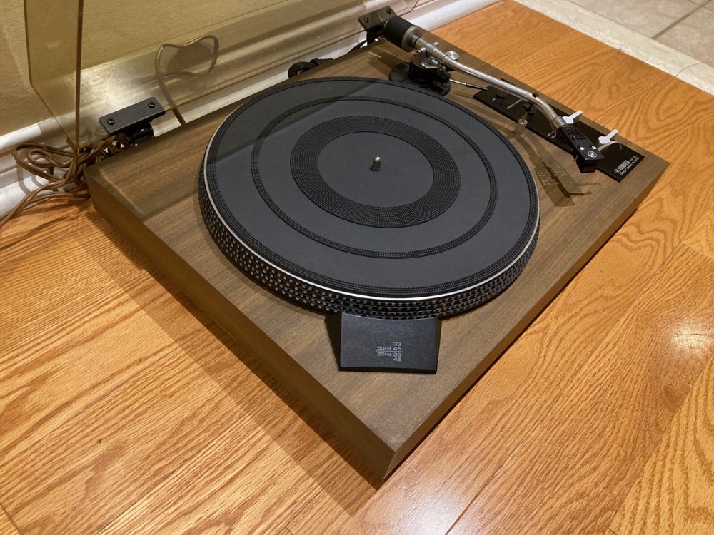 Yamaha YP-511 professional turntable with original box !