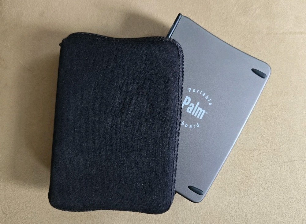 Palm Portable Computer Keyboard 3C10439 Folding with Soft Case