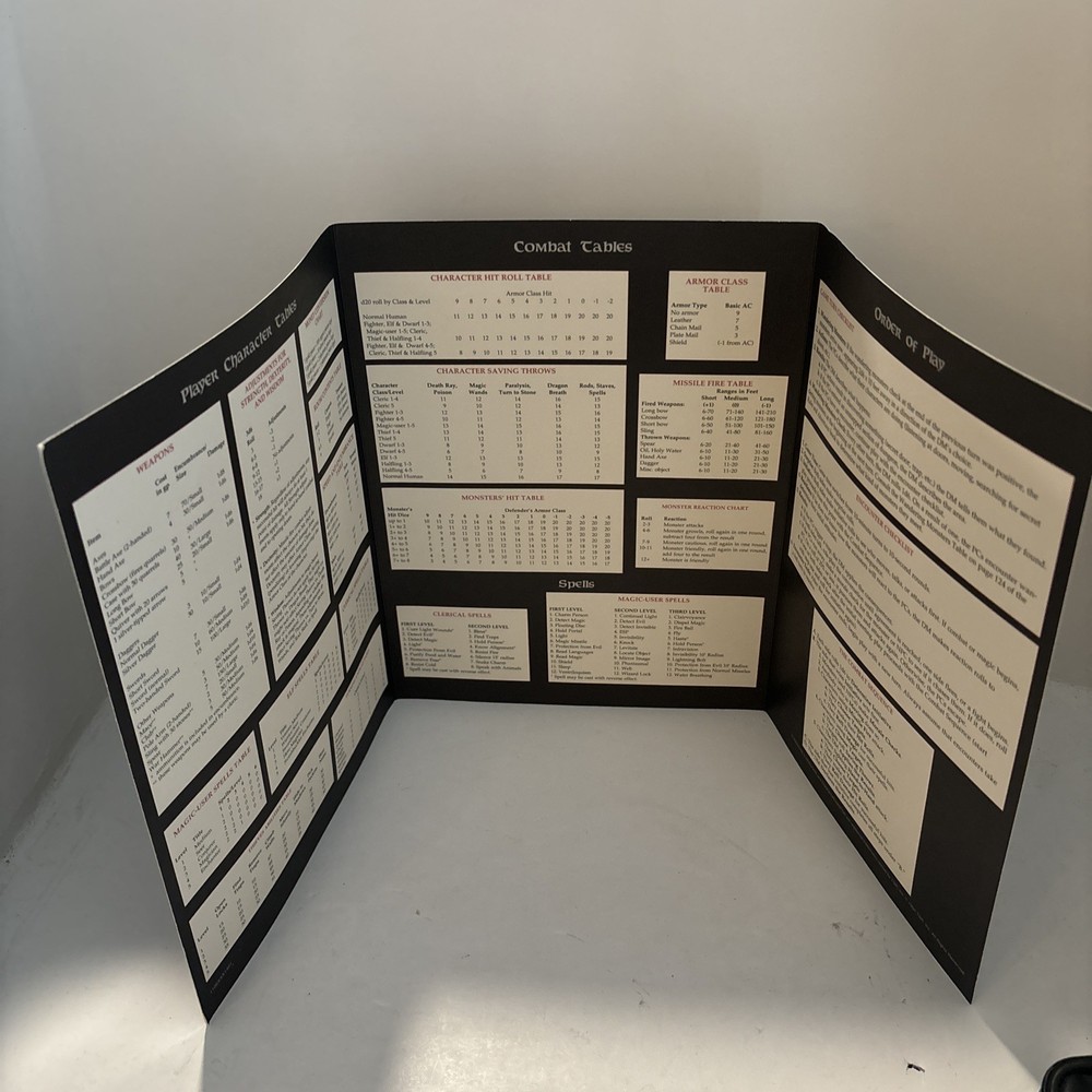 Dungeon Master's Screen - The Classic Dungeons and Dragons Game