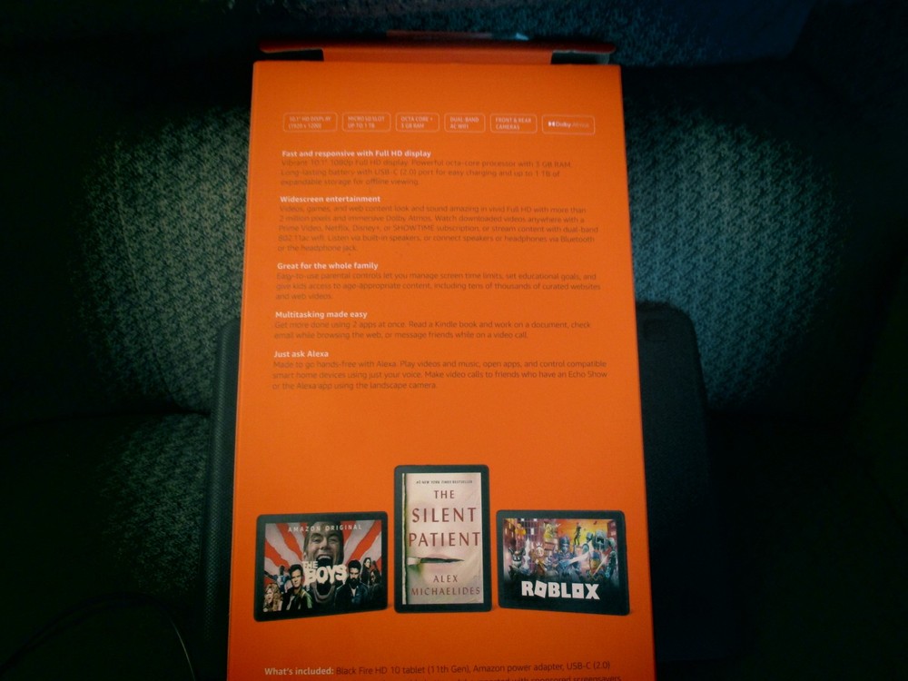 Fire HD 10 11th Generation Tablet Bundle with attached bluetooth keyboard/case