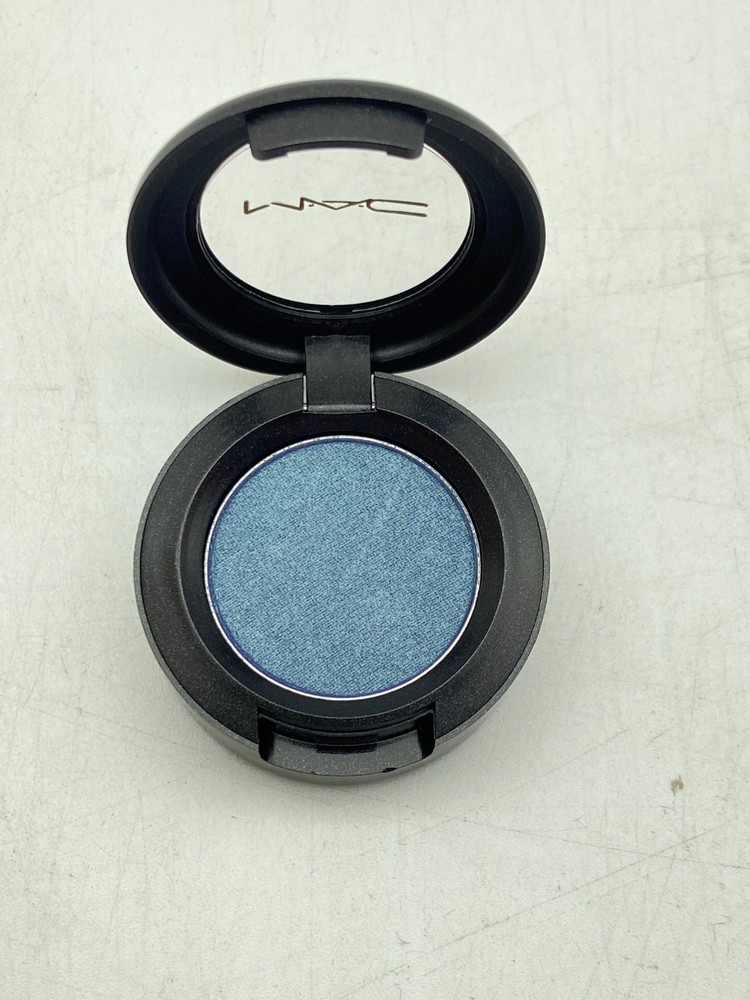 Mac Frost Eyeshadow- Tilt- .05OZ/1.5G