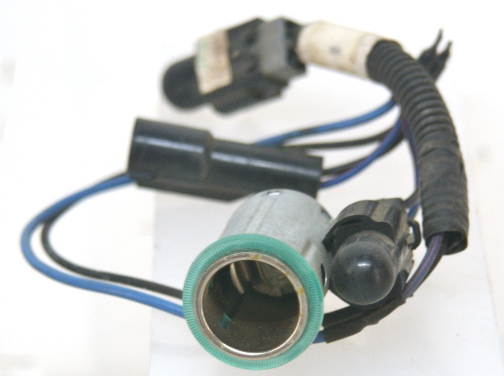 F6HT-14A411-LJA Freightliner Power Point Outlet Socket OEM 9122
