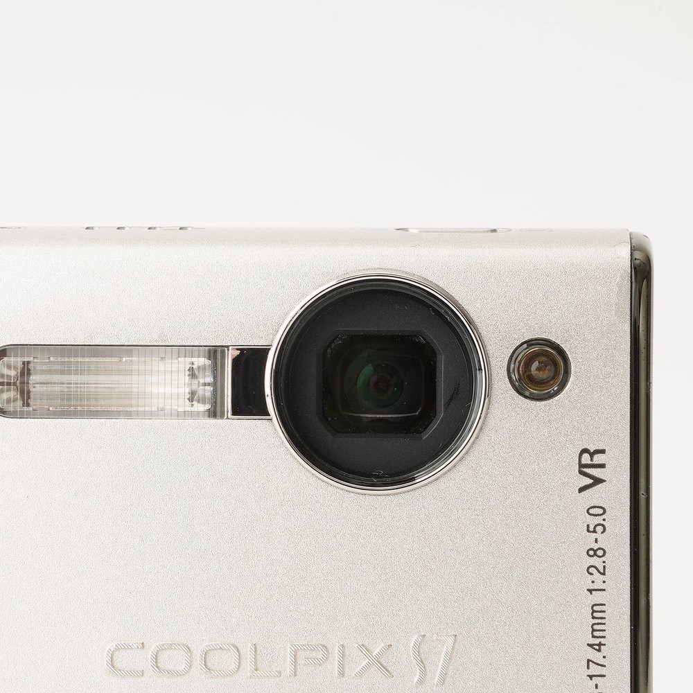 Nikon COOLPIX S7 Silver Compact Digital Camera