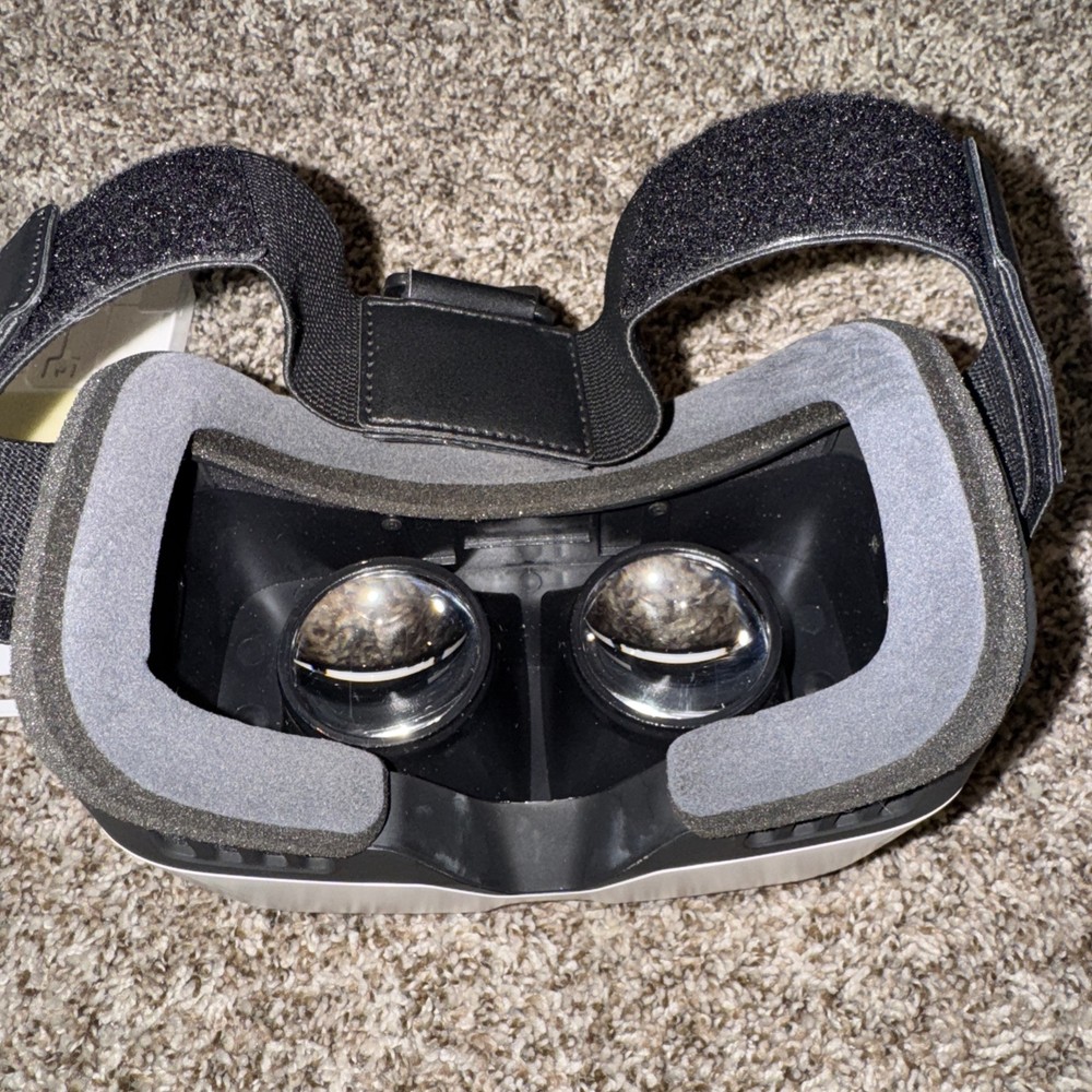 Zeiss VR One Plus Headset Virtual Reality Glasses