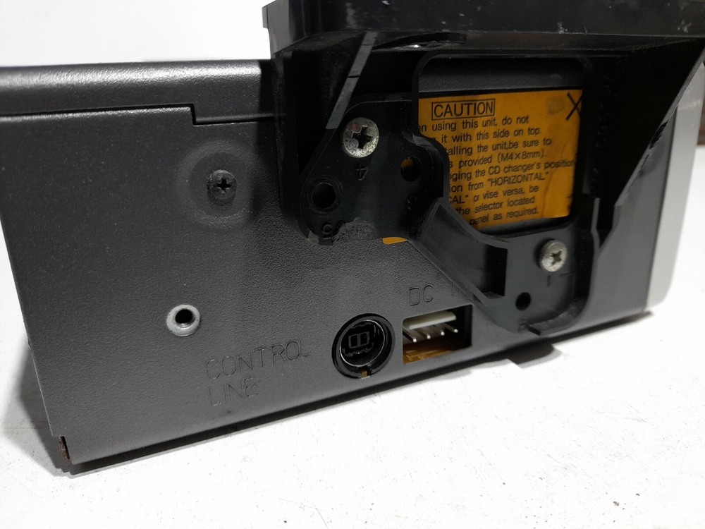 GENUINE BMW DENON 12 DISC CD CHANGER (39) +