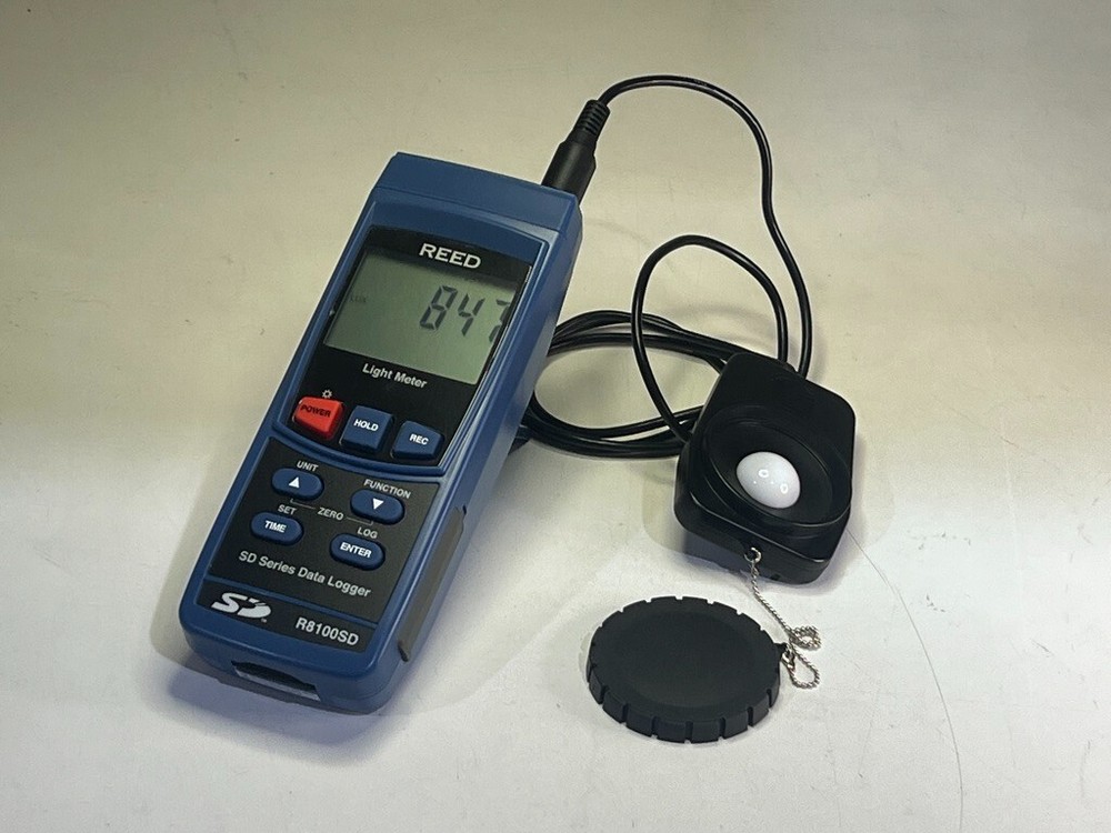 Reed Instruments R8100SD Data Logging Light Lux Meter with Case and AC Adapter