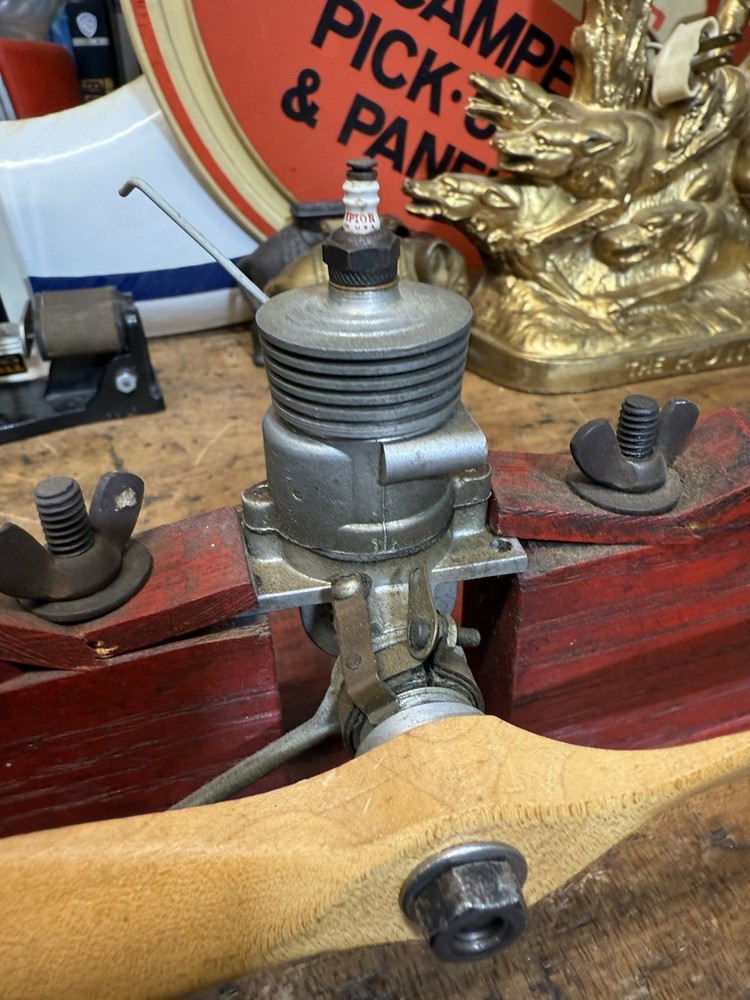 Rogers "29" RC Airplane Engine 1946 Good Condition