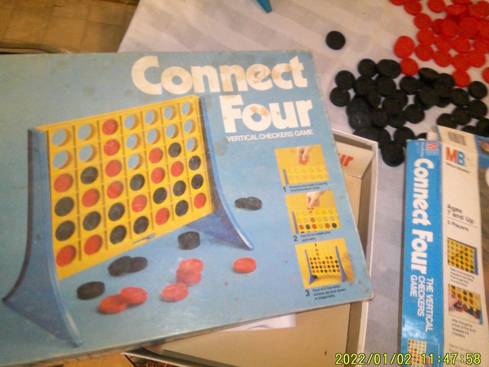 2 VINTAGE CONNECT FOUR GAMES EXTRA CHIPSS