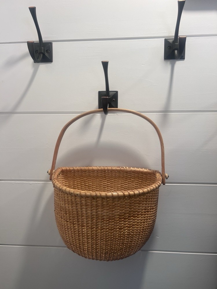 Wicker Hanging Basket with Handle, Round Brown Indoor Décor