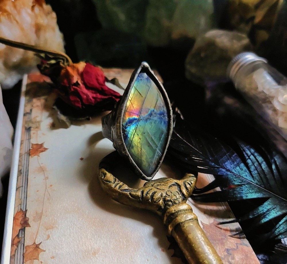 Green Labradorite Ancient Ring