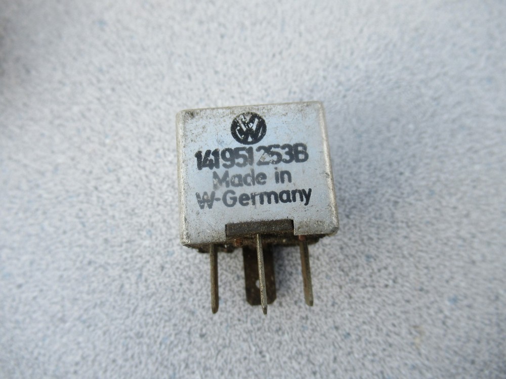 VW / Audi / Porsche Multi Function Relay 141 951 253 B     SR 9819