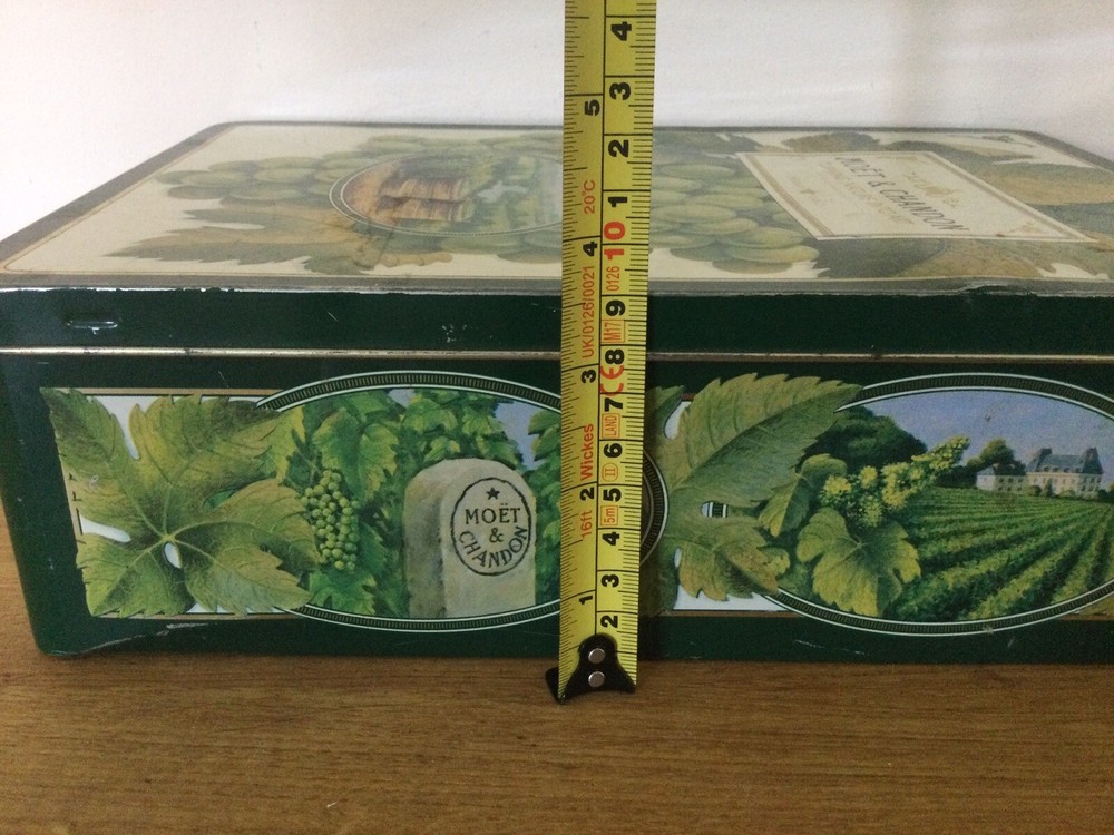 EMPTY Presentation Tin Box Moët & Chandon Champagne Collectable Rare