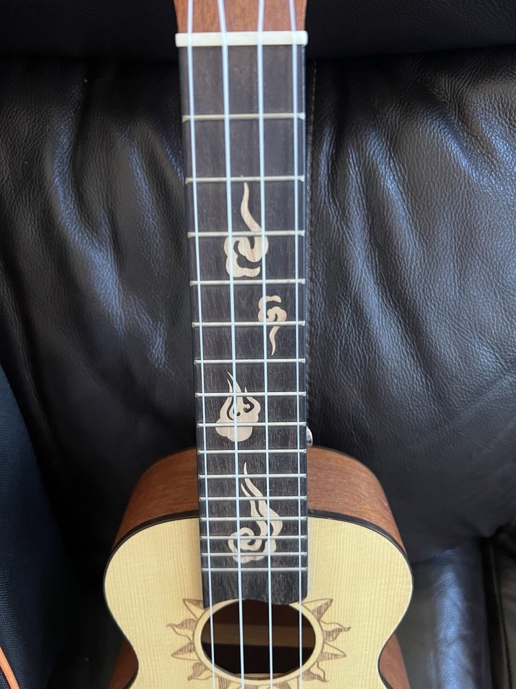 Donner DUS-3 21” Ukulele Soprano Sunburst Design W/Gig Bag Strap String Picks
