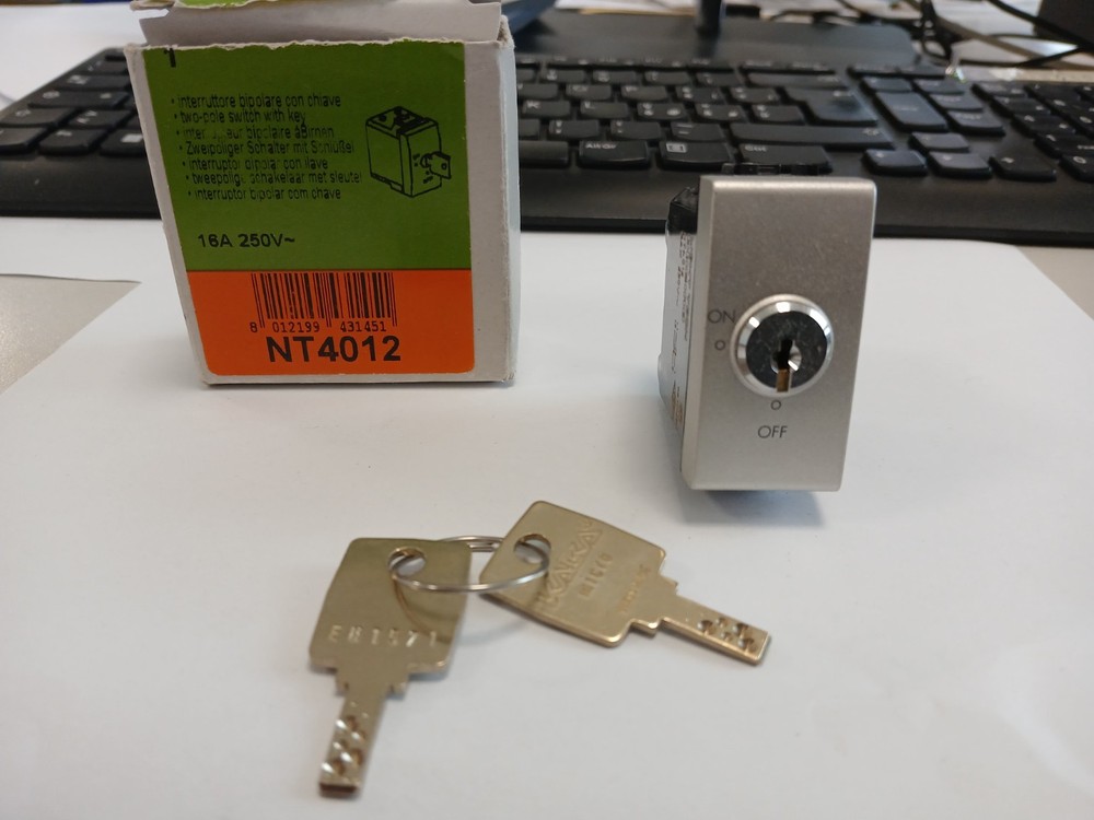 ELECTRICAL MATERIAL BTICINO LIGHT TECH NT 4012 BIPOLAR SWITCH WITH KEY