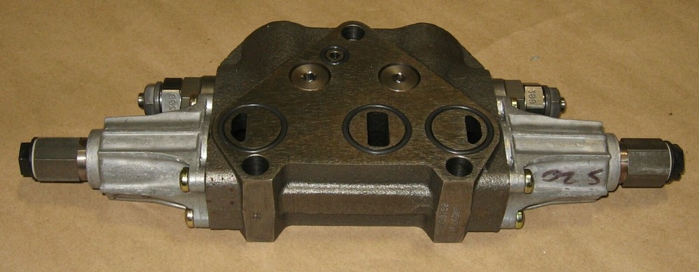 New 08102882 Rexroth Direction Valve Section