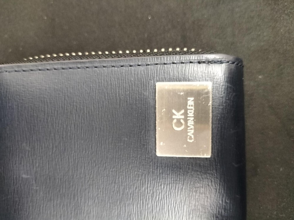 Calvin Klein - Round Zip Long Wallet