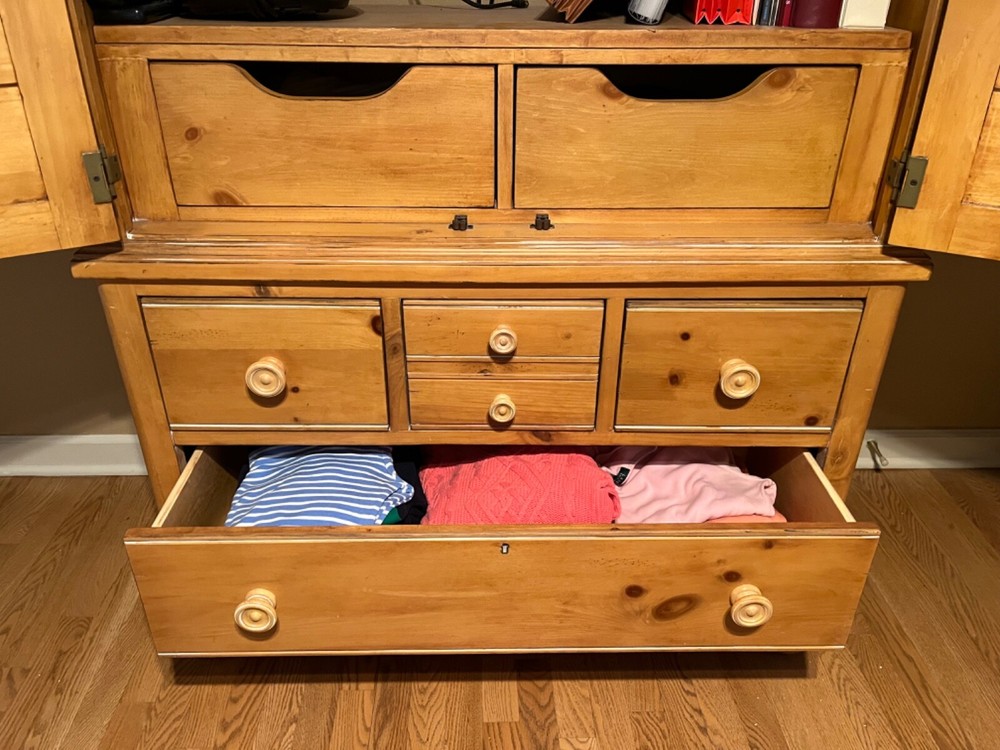 COLONIAL SOLID PINE ARMOIRE/TV 
