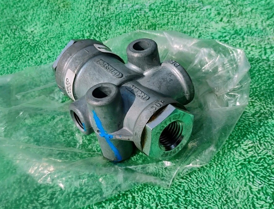 NOS Bendix 282472N Synchro Valve Box SV-1