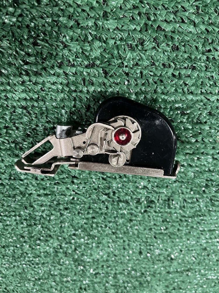 White Decorative Zigzagger Vintage